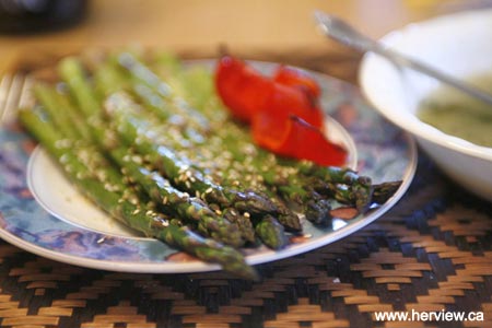Recipe: Roasted Asparagus and Red Bell Peppers With Sesame Seeds roasted asparagus and red pepper recipe